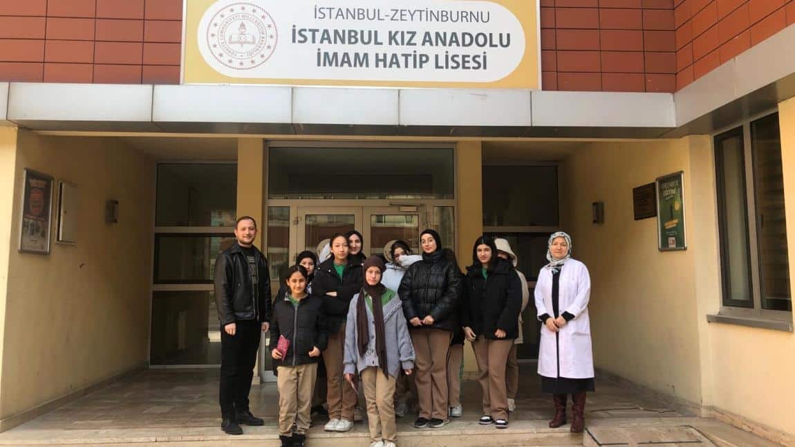 8.Sınıf Öğrencilerimiz Zeytinburnu Kız Anadolu İmam Hatip Lisesini Ziyaret Etti.